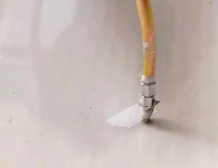 红安瓷砖空鼓维修公司专业解答在瓷砖铺贴过程中，如果使用的砂料过粗（如全部使用了粗砂），可能会导致以下问题